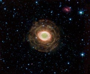 Der Ringnebel NGC 6720, aufgenommen vom Weltraumteleskop Spitzer. (NASA / JPL-Caltech / J. Hora (Harvard-Smithsonian CfA))