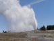 Ausbruch des berühmten Geysirs "Old Faithful" im Yellowstone Nationalpark. (USGS)