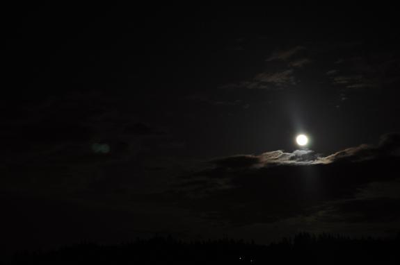 Super-Vollmond vom 5. Mai 2012 über Manchester, Washington (Foto: Tonya Traylor)