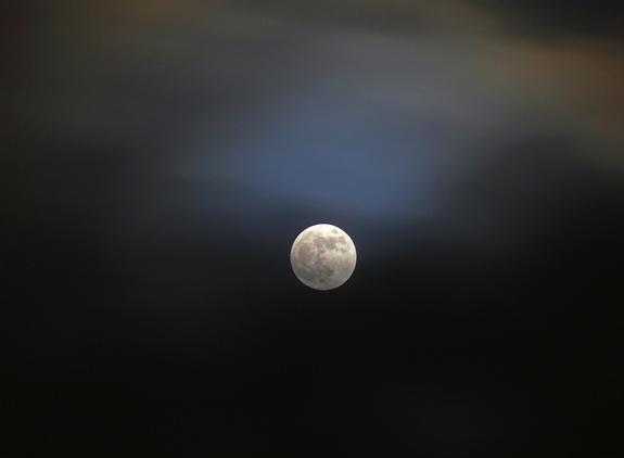 Super-Vollmond vom 5. Mai 2012 über Turin, Italien (Foto: Stefano De Rosa)