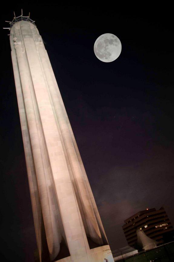 Super-Vollmond vom 5. Mai 2012 über Kansas City, Missouri (Foto: Cindy Hiles)