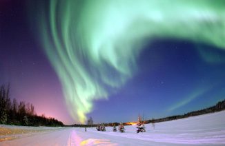 Nordlichter über Bear Lake, Alaska. (U.S. Air Force, Senior Airman Joshua Strang)