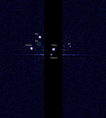 Das Pluto-System mit dem neu entdeckten Mond P5. (NASA, ESA, and M. Showalter (SETI Institute))
