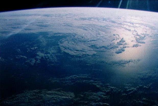 Das Schimmern des Ozeans, beobachtet aus dem Weltraum. (NASA / JSC)