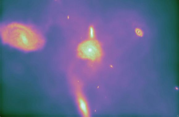 Standbild aus der neuen Simulation (siehe das Video unten), die mit der Software Arepo erstellt wurde. Es demonstriert die Fähigkeit Arepos, realistische Spiralgalaxien zu produzieren. (CfA / UCSD / HITS / M. Vogelsberger (CfA) & V. Springel (HITS)) Standbild aus der neuen Simulation (siehe das Video unten), die mit der Software Arepo erstellt wurde. Es demonstriert die Fähigkeit Arepos, realistische Spiralgalaxien zu produzieren. (CfA / UCSD / HITS / M. Vogelsberger (CfA) & V. Springel (HITS))