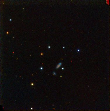 Die Supernova PTF 11kx ist der blaue Punkt in der Galaxie nahe der Bildmitte. Diese Aufnahme wurde gemacht, als die Supernova fast ihre maximale Helligkeit erreicht hatte. (BJ Fulton, Las Cumbres Observatory Global Telescope Network) Die Supernova PTF 11kx ist der blaue Punkt in der Galaxie nahe der Bildmitte. Diese Aufnahme wurde gemacht, als die Supernova fast ihre maximale Helligkeit erreicht hatte. (BJ Fulton, Las Cumbres Observatory Global Telescope Network)