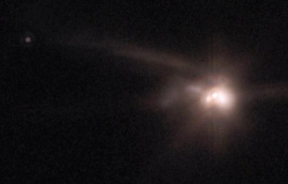 Das Objekt TMR-1C (der helle Punkt oben links) ist offenbar kein Protoplanet, sondern ein Hintergrundstern, dessen Licht durch interstellaren Staub abgeschwächt wird. (Susan Terebey (Extrasolar Research Corp.) and NASA) Das Objekt TMR-1C (der helle Punkt oben links) ist offenbar kein Protoplanet, sondern ein Hintergrundstern, dessen Licht durch interstellaren Staub abgeschwächt wird. (Susan Terebey (Extrasolar Research Corp.) and NASA)