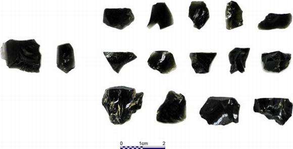 Obsidianartefakte aus Göllü Dag in Zentralanatolien (links) und aus ostanatolischen Quellen (rechts). (Frahm et. al. / University of Sheffield)