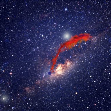 Künstlerische Darstellung einer protoplanetarischen Scheibe aus Gas und Staub (rot), die von den starken Gravitationskräften des zentralen Schwarzen Lochs in unserer Milchstraße auseinander gerissen wird. (David A. Aguilar (CfA))