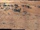 Rocknest. Hier wird Curiosity erstmals seine Schaufel für die Entnahme von Bodenproben verwenden. (NASA / JPL-Caltech / MSSS)