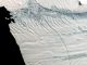 Mitte Oktober 2011 entdeckten Forscher der NASA diesen 30 Kilometer langen Riss im Pine Island Gletscher in Antarktika. (NASA / GSFC / METI / ERSDAC / JAROS, and U.S. / Japan ASTER Science Team)