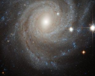 Balkenspiralgalaxie, Sternentstehungsregion, Gravitation, Hubble, Infrarotstrahlung