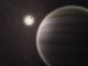 Künstlerische Darstellung des Planeten PH1 (im Vordergrund), der zwei Sterne umkreist. (Haven Giguere / Yale)