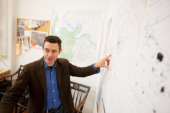 Professor Jason Ur von der Harvard University sucht im Irak nach antiken Stätten. (Rose Lincoln / Harvard Staff Photographer)