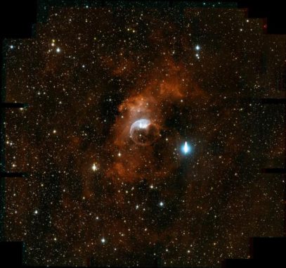 Weitwinkelansicht der Region um den Blasennebel NGC 7635, aufgenommen mit der neuen ODI-Kamera des 3,5-Meter Teleskops am Kitt Peak Observatorium. (T.A. Rector (University of Alaska Anchorage), WIYN ODI team & WIYN / NOAO / AURA / NSF) Weitwinkelansicht der Region um den Blasennebel NGC 7635, aufgenommen mit der neuen ODI-Kamera des 3,5-Meter Teleskops am Kitt Peak Observatorium. (T.A. Rector (University of Alaska Anchorage), WIYN ODI team & WIYN / NOAO / AURA / NSF)