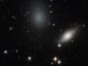 Die Galaxien NGC 5011B (rechts) und NGC 5011C (Mitte), aufgenommen vom Weltraumteleskop Hubble. (ESA / Hubble & NASA)