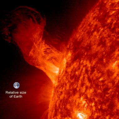 Eine Sonneneruption am 31. Dezember 2012, aufgenommen vom Solar Dynamics Observatory. (NASA / SDO / Steele Hill) Eine Sonneneruption am 31. Dezember 2012, aufgenommen vom Solar Dynamics Observatory. (NASA / SDO / Steele Hill)