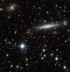 Eine belebte Region des Großen Attraktors, aufgenommen vom Weltraumteleskop Hubble. (ESA / Hubble & NASA)