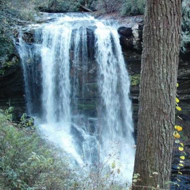 Ein Wasserfall im verjüngten Cullasaja River Flussbecken. (North Carolina State University)