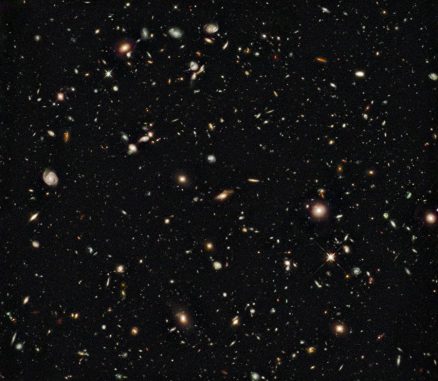 Hubble-Aufnahme eines fernen Galaxienfeldes. (NASA, ESA, G. Illingworth (UCO / Lick & UCSC), R. Bouwens (UCO / Lick & Leiden U.), and the HUDF09 Team) Hubble-Aufnahme eines fernen Galaxienfeldes. (NASA, ESA, G. Illingworth (UCO / Lick & UCSC), R. Bouwens (UCO / Lick & Leiden U.), and the HUDF09 Team)