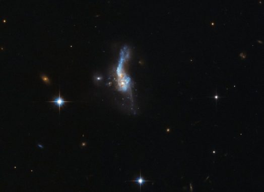Das verschmelzende Galaxienpaar IRAS 14348-1447, aufgenommen vom Weltraumteleskop Hubble. (ESA / Hubble & NASA)