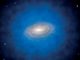 Künstlerische Darstellung einer Galaxie des Milchstraßen-Typs im lokalen Universum, umgeben von einem großen Halo aus bläulichen, schwachen Lyman-Alpha-Photonen (Credit: ESO / L. Calçada)