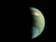 Dieses Falschfarbenbild von Jupiters polarem Dunstschleier erstellte der Bürgerwissenschaftler Gerald Eichstädt aus Daten der JunoCam. (Credits: NASA / JPL-Caltech / SwRI / MSSS / Gerald Eichstädt)