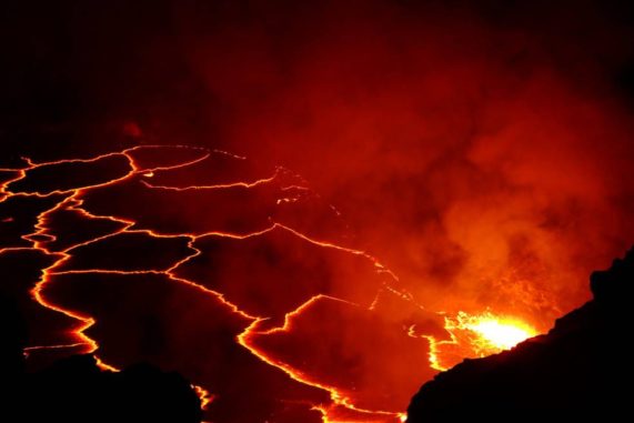 Nachtansicht des hawaiianischen Vulkans Kilauea. (Credits: NASA) Nachtansicht des hawaiianischen Vulkans Kilauea. (Credits: NASA)