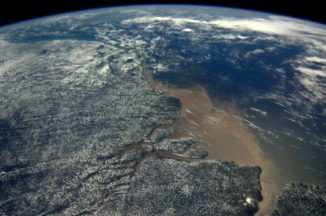 Dieses Bild zeigt das Mündungsgebiet des Amazonas. (Credit: ESA)