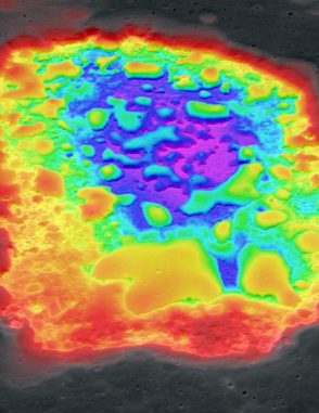 Dieses Reliefbild zeigt die Hügel in der Ina-Caldera (rot und gelb deuten größere Höhen über dem Calderaboden an). (Credits: NASA / GSFC / ASU)