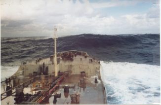 Eine 18,3 Meter hohe Monsterwelle vor der Küste von Charleston (South Carolina). Zum Zeitpunkt ihres Auftretens wehte nur ein leichter Wind von 15 Knoten. (Credit: NOAA)