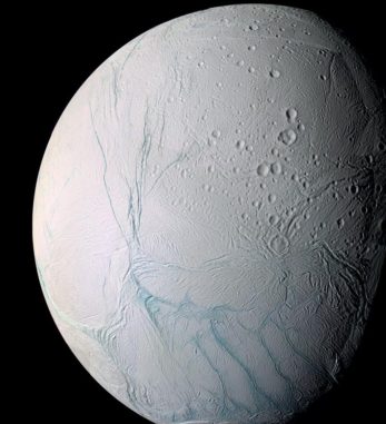 Die Südpolarregion des Eismondes Enceladus mit seinen Tigerstreifen (unten), aufgenommen von der Raumsonde Cassini. (Credits: NASA / JPL-Caltech / Space Science Institute) Die Südpolarregion des Eismondes Enceladus mit seinen Tigerstreifen (unten), aufgenommen von der Raumsonde Cassini. (Credits: NASA / JPL-Caltech / Space Science Institute)