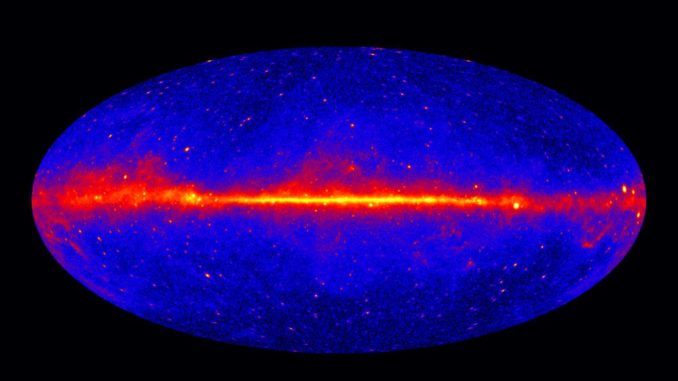 Der Himmel im Gammastrahlenspektrum bei Energien größer als 1GeV. Das Bild basiert auf Daten des Weltraumteleskops Fermi. (Credit: NASA / DOE / Fermi LAT Collaboration) Der Himmel im Gammastrahlenspektrum bei Energien größer als 1GeV. Das Bild basiert auf Daten des Weltraumteleskops Fermi. (Credit: NASA / DOE / Fermi LAT Collaboration)