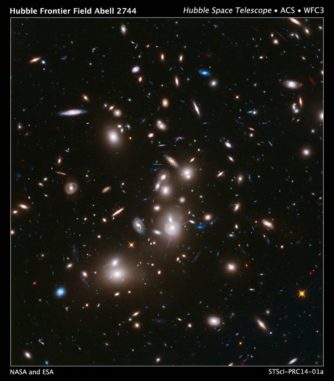 Hubble-Aufnahme des Galaxienhaufens Abell 2744. (Credits: NASA / ESA / Hubble) Hubble-Aufnahme des Galaxienhaufens Abell 2744. (Credits: NASA / ESA / Hubble)