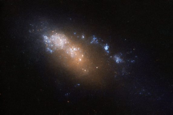 NGC 178, aufgenommen vom Weltraumteleskop Hubble. (Credits: ESA / Hubble & NASA)