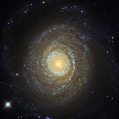 NGC 6753, aufgenommen vom Weltraumteleskop Hubble. (Credits: ESA / Hubble & NASA; Acknowledgement: Judy Schmidt) NGC 6753, aufgenommen vom Weltraumteleskop Hubble. (Credits: ESA / Hubble & NASA; Acknowledgement: Judy Schmidt)