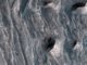 Sedimentablagerungen in Ceti Mensa auf dem Mars, aufgenommen vom Mars Reconnaissance Orbiter. (Credits: NASA / JPL-Caltech / Univ. of Arizona)