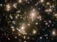 Asteroidenspuren auf einer Deepsky-Beobachtung des Weltraumteleskops Hubble für das Frontier Fields Program. (Credits: NASA, ESA, and B. Sunnquist and J. Mack (STScI); Acknowledgment: NASA, ESA, and J. Lotz (STScI) and the HFF Team))
