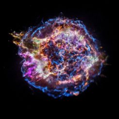 Der Supernova-Überrest Cassiopeia A, basierend auf Daten des Weltraumteleskops Chandra. (Credits: NASA / CXC / SAO)