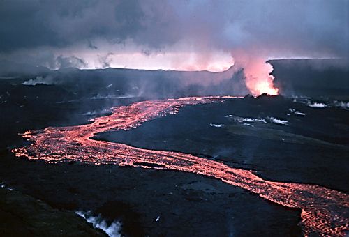 Lavastrom einer effusiven Eruption des Krafla-Vulkansystems auf Island im Jahr 1984. (Credits: Michael Ryan, U.S. Geological Survey)