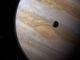 Illustration von Jupiter und seinem Mond Io. (Credit: NASA’s Goddard Space Flight Center / CI Lab)