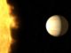 Künstlerische Darstellung des Exoplaneten WASP-39b neben seinem Zentralstern. (Credits: NASA, ESA, and G. Bacon (STScI))
