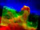 Dieses Bild zeigt den Pferdekopfnebel (Rot und Grün) vor der umgebenden kalten Molekülwolke (Blau). In den roten Bereichen werden Kohlenmonoxidmoleküle innerhalb des dichten Nebels vor der Strahlung naher Sterne geschützt. Grün markiert sind Kohlenstoffatome, die von der Strahlung beeinflusst werden. (Credits: NASA / SOFIA / J. Bally et. al)