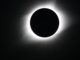 Die Parker Solar Probe wird die Korona der Sonne erforschen, die von der Erde aus nur während einer totalen Sonnenfinsternis beobachtet werden kann. Dieses Bild einer totalen Sonnenfinsternis entstand am 21. August 2017. (Credits: NASA / Gopalswamy)