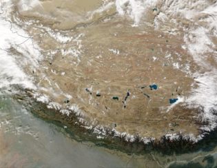Satellitenbild des Hochlands von Tibet. (Credits: Jeff Schmaltz, MODIS Rapid Response Team, NASA / GSFC)