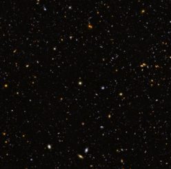 Das GOODS South Field, basierend auf Daten des Weltraumteleskops Hubble. (Credits: ESA / Hubble & NASA)