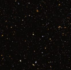 Das GOODS South Field, basierend auf Daten des Weltraumteleskops Hubble. (Credits: ESA / Hubble & NASA)