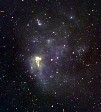 Kompositbild der Großen Magellanschen Wolke aus Beobachtungen von Radiofrequenzen bei 123MHz, 181MHz und 227MHz. Bei diesen Frequenzen sind die Emissionen der kosmischen Strahlen und des heißen Gases in den Sternentstehungsregionen und Supernova-Überresten sichtbar. (Credits: ICRAR)