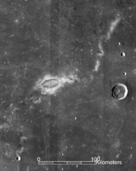 Die Formation Reiner Gamma, einer der bekanntesten lunaren Swirls. (Credits: NASA / LRO / WAC science team)