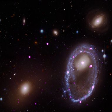 Die Ringgalaxie AM 0644, basierend auf Daten der Weltraumteleskope Chandra und Hubble. (Credits: X-ray: NASA / CXC / INAF / A. Wolter et al; Optical: NASA / STScI)
